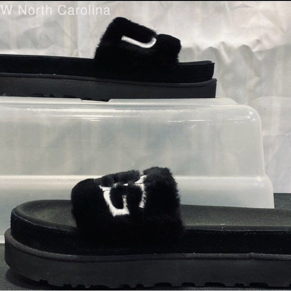 UGG Black Fuzzy Fleece Sandal Slippers Size 7 Women’s New in Box. - Picture 1 of 5